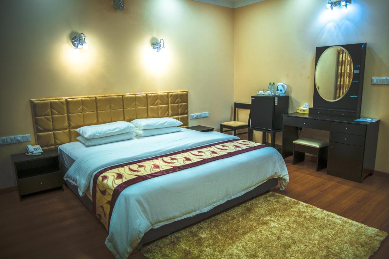 Abuharee Grand Ξενοδοχείο Addu City Εξωτερικό φωτογραφία